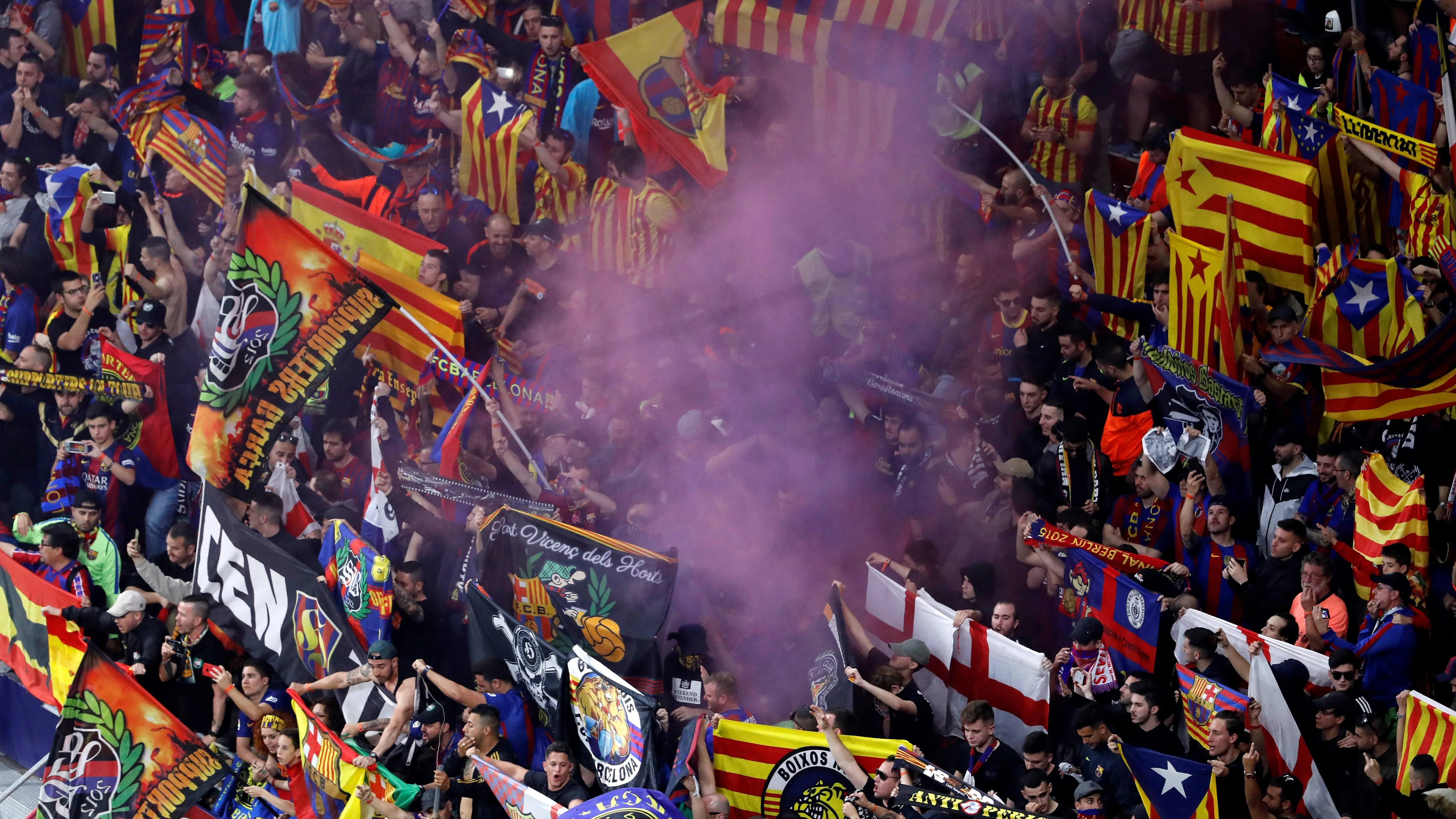 La afición del Barcelona en el estadio Wanda Metropolitano, en Madrid, antes de comenzar la final de la Copa