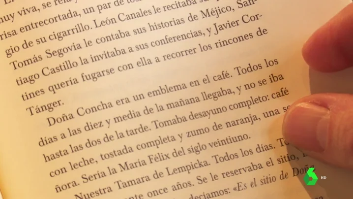  Escuchaba a sus clientes y plasmaba sus historias: Juan el camarero que se convirtió en escritor de almas