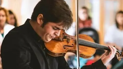 Carlos Martínez, el joven virtuoso del violín Carlos Martínez, el joven virtuoso del violín