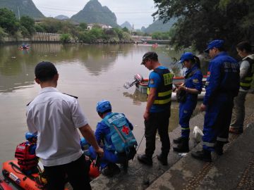 17 fallecidos por el hundimiento de un 'barco dragón' 17 fallecidos por el hundimiento de un 'barco dragón'