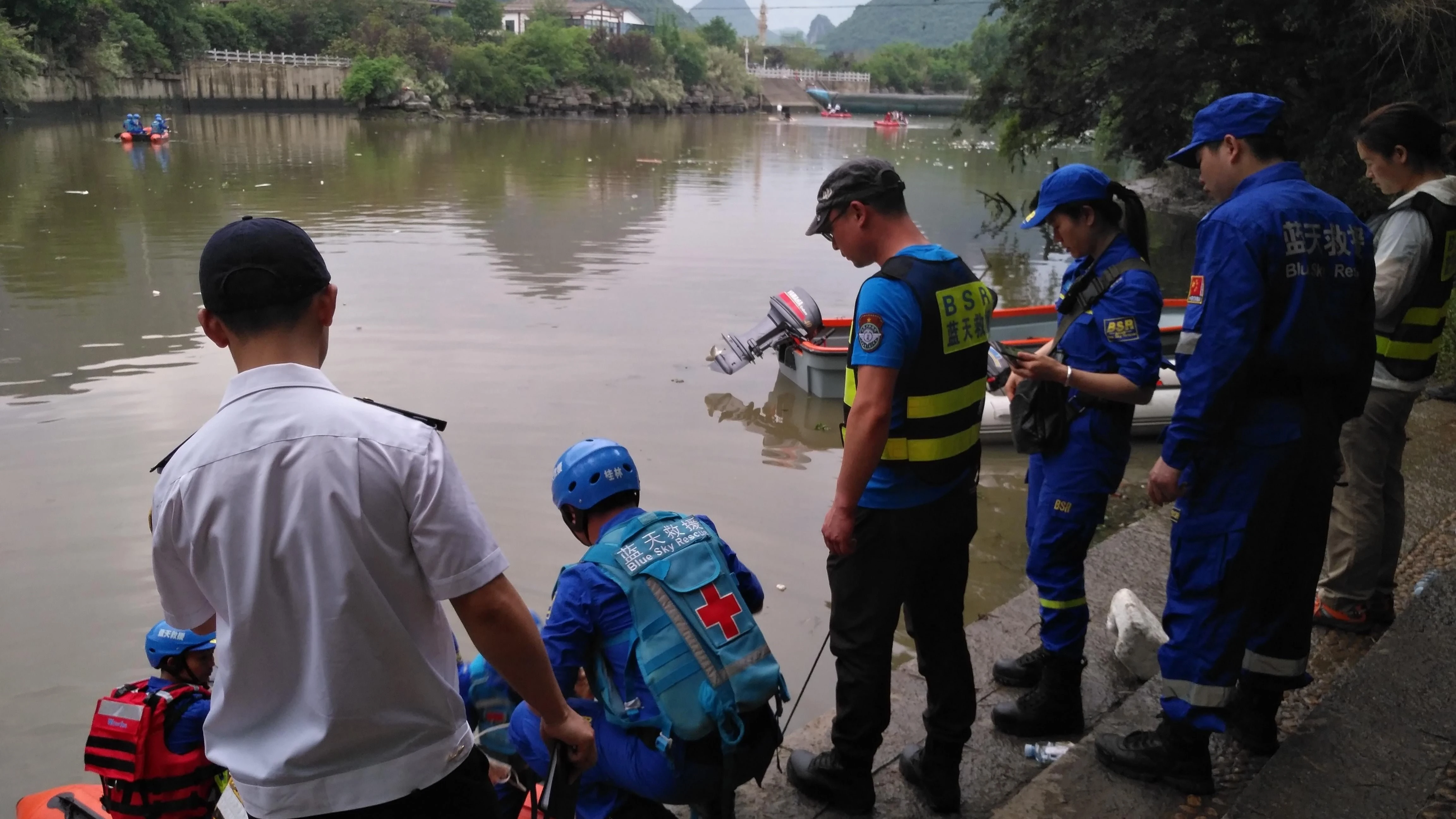 17 fallecidos por el hundimiento de un 'barco dragón'