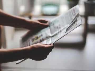 Leyendo las noticias Leyendo las noticias