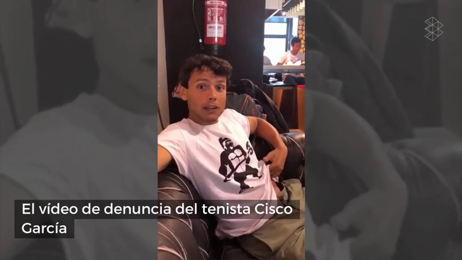 El tenista paralímpico Cisco García denuncia que Ryanair y AENA le impidieron subir al avión en silla de ruedas