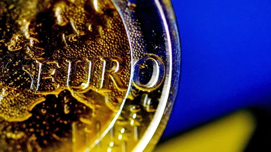 Detalle de una moneda de euro. Detalle de una moneda de euro.