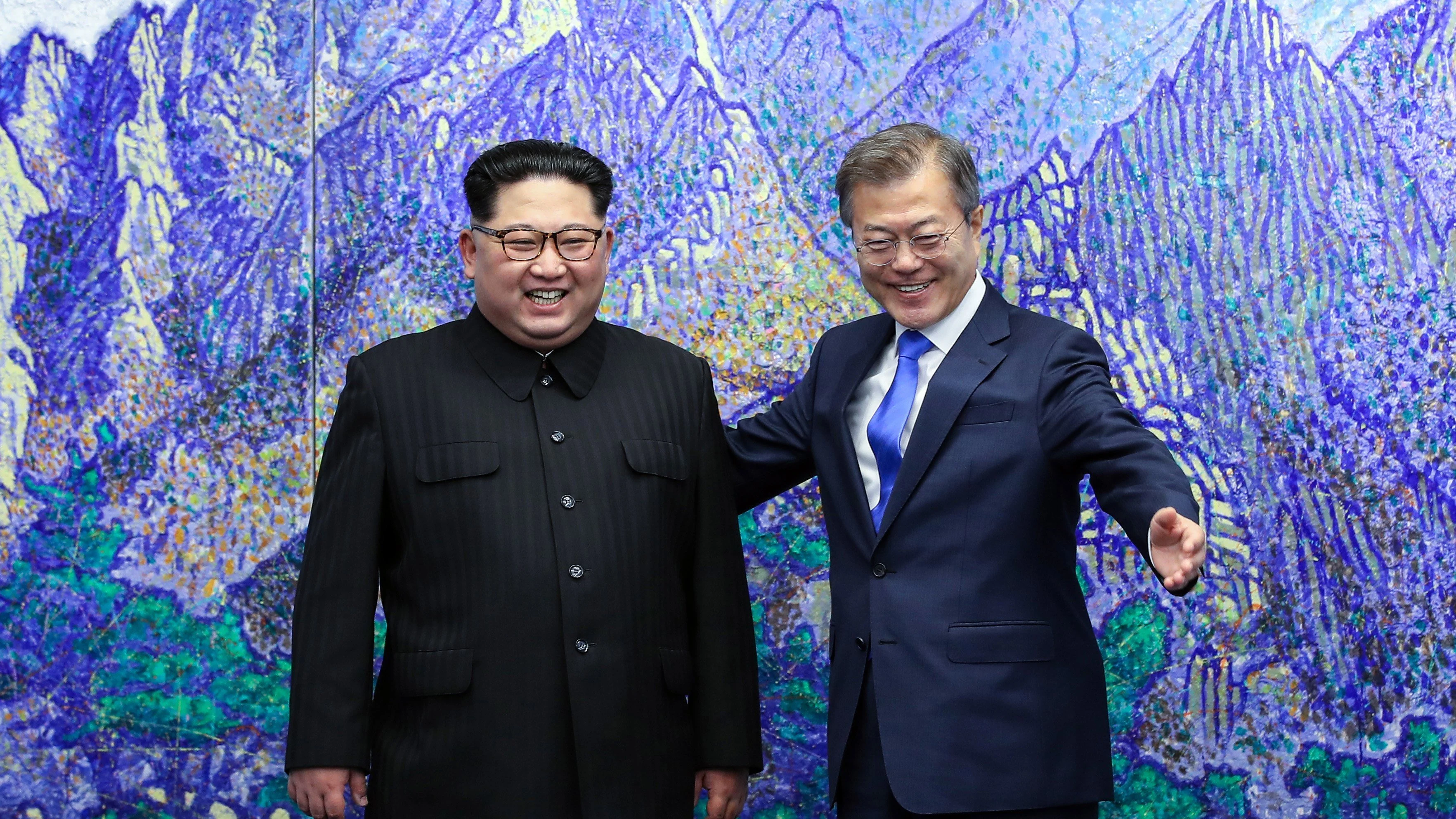 El presidente de Corea del Sur, Moon Jae-in, y el líder norcoreano, Kim Jong-un 