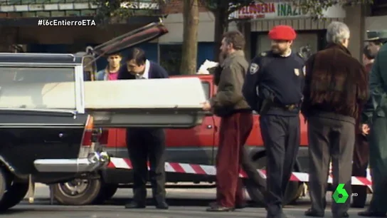 Trasladan a una víctima de ETA En 1977 llegó la democracia y con ella arrancaron los años de plomo de ETA: asesinaban a una persona cada cuatro días