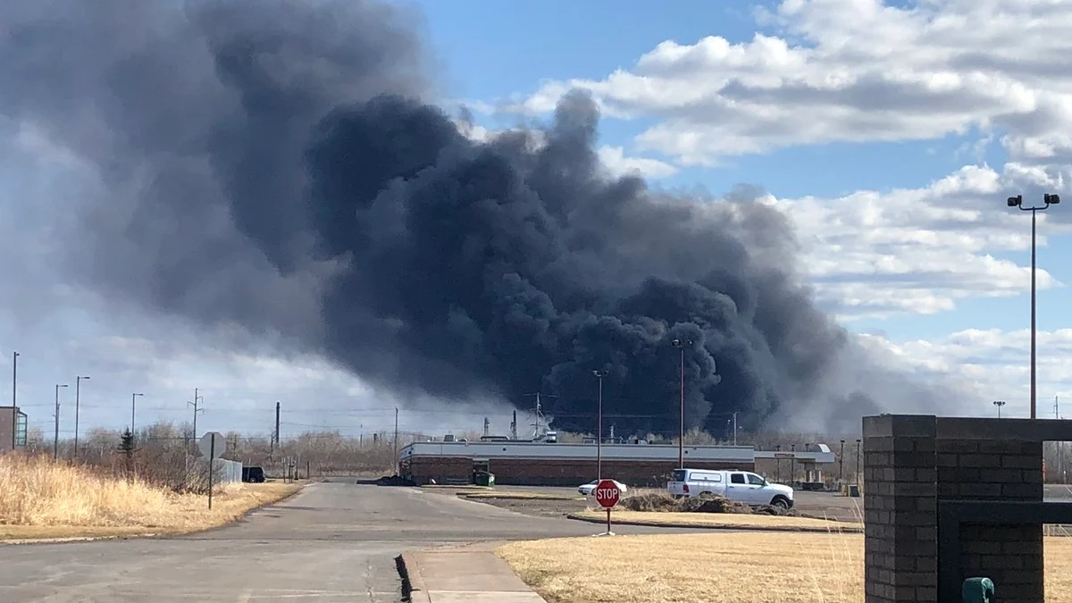 Al menos 20 personas han resultado heridas por un incendio registrado en una refinería en Wisconsin Al menos 20 personas han resultado heridas por un incendio registrado en una refinería en Wisconsin