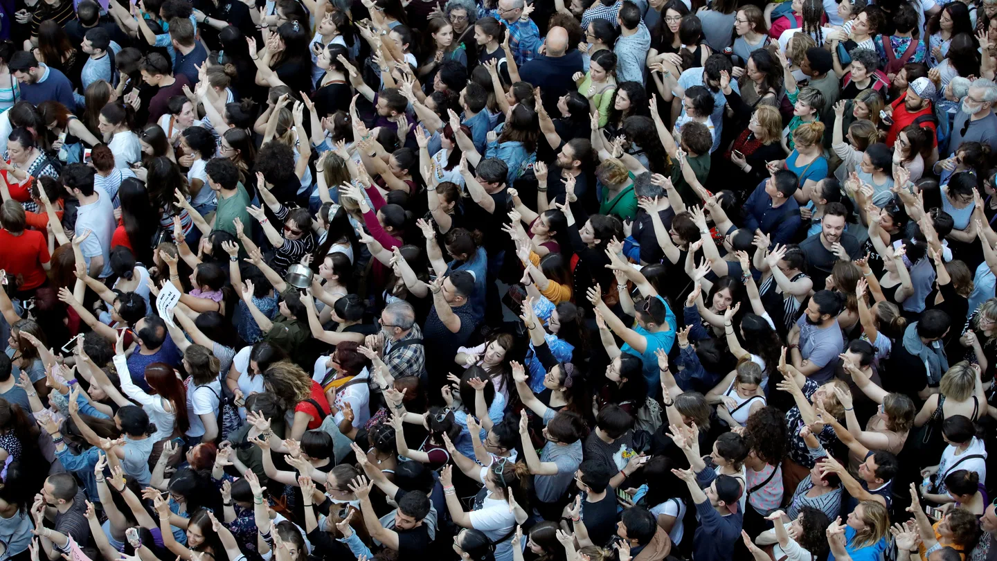 Miles de personas asisten a la concentración convocada por colectivos feministas Miles de personas asisten a la concentración convocada por colectivos feministas