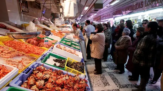 Los mercados apuran los productos típicos para Nochebuena y Navidad.  Los mercados apuran los productos típicos para Nochebuena y Navidad.