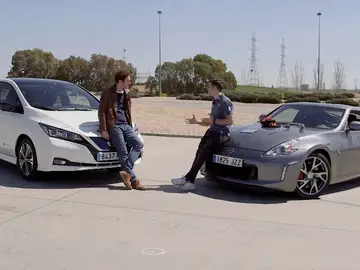 Reto de aceleración eléctrico frente a gasolina: Nissan Leaf 2018 (150CV) vs Nissan 370Z (328CV) - Centímetros Cúbicos Reto de aceleración eléctrico frente a gasolina: Nissan Leaf 2018 (150CV) vs Nissan 370Z (328CV) - Centímetros Cúbicos