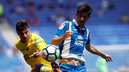 Gerard Moreno pelea un balón ante Las Palmas Gerard Moreno pelea un balón ante Las Palmas