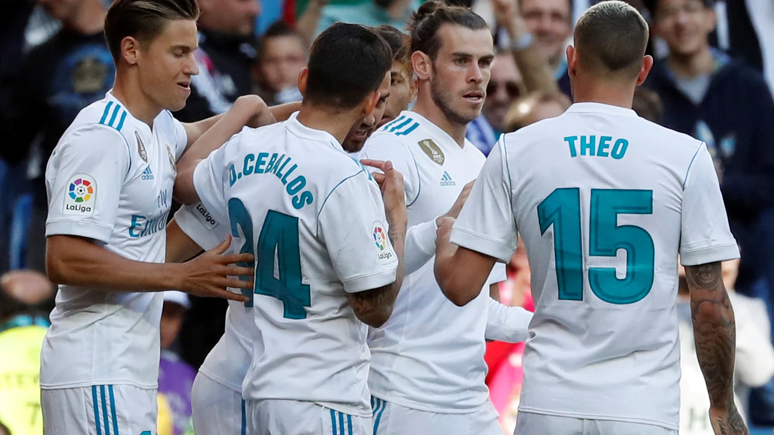 Los jugadores del Real Madrid celebran el gol de Gareth Bale