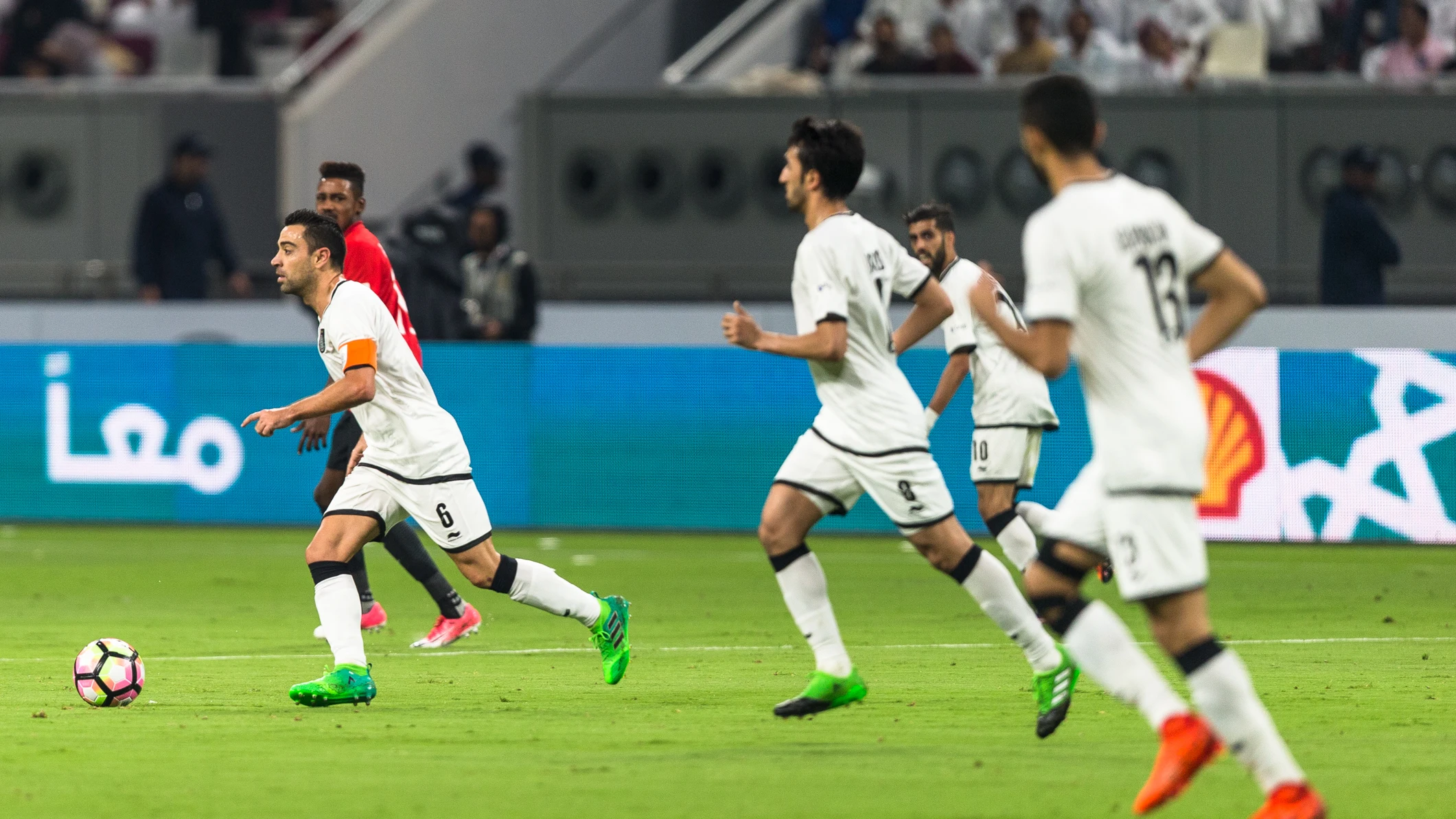 Xavi durante un partido en Catar