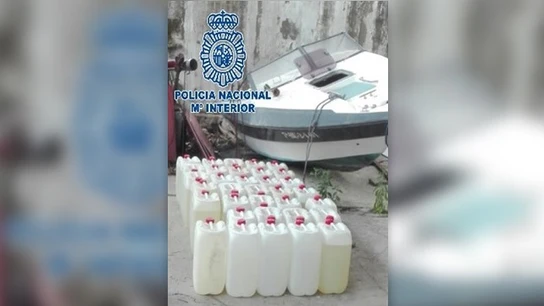 Algunos de los bidones intervenidos por la Policía Algunos de los bidones intervenidos por la Policía