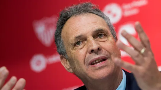 Joaquín Caparros en su presentación Joaquín Caparros en su presentación