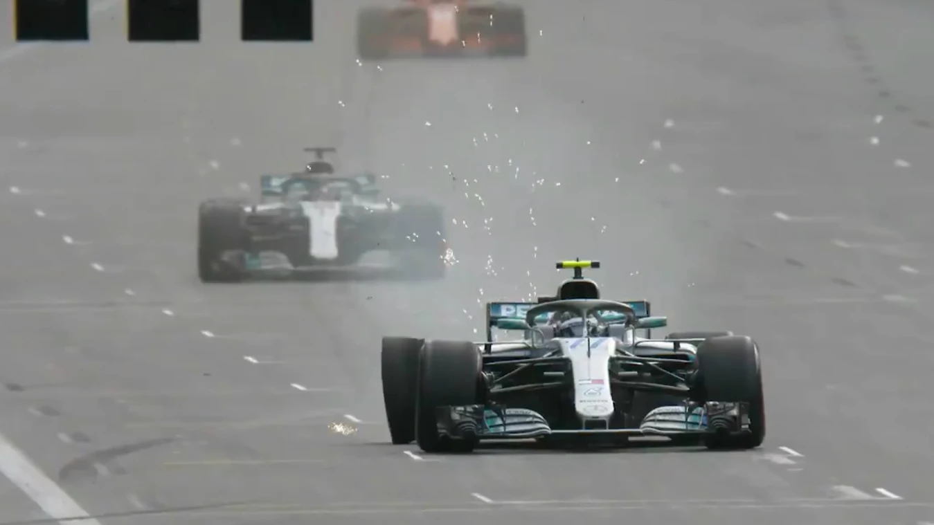 Bottas, con el neumático pinchado