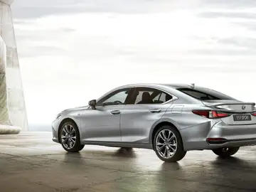 Lexus presenta el ES300h Lexus presenta el ES300h