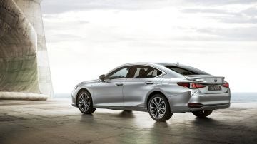 Lexus presenta el ES300h Lexus presenta el ES300h