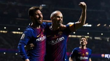 Messi e Iniesta celebran un gol