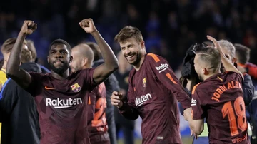 Los jugadores del Barça celebran la Liga en Riazor