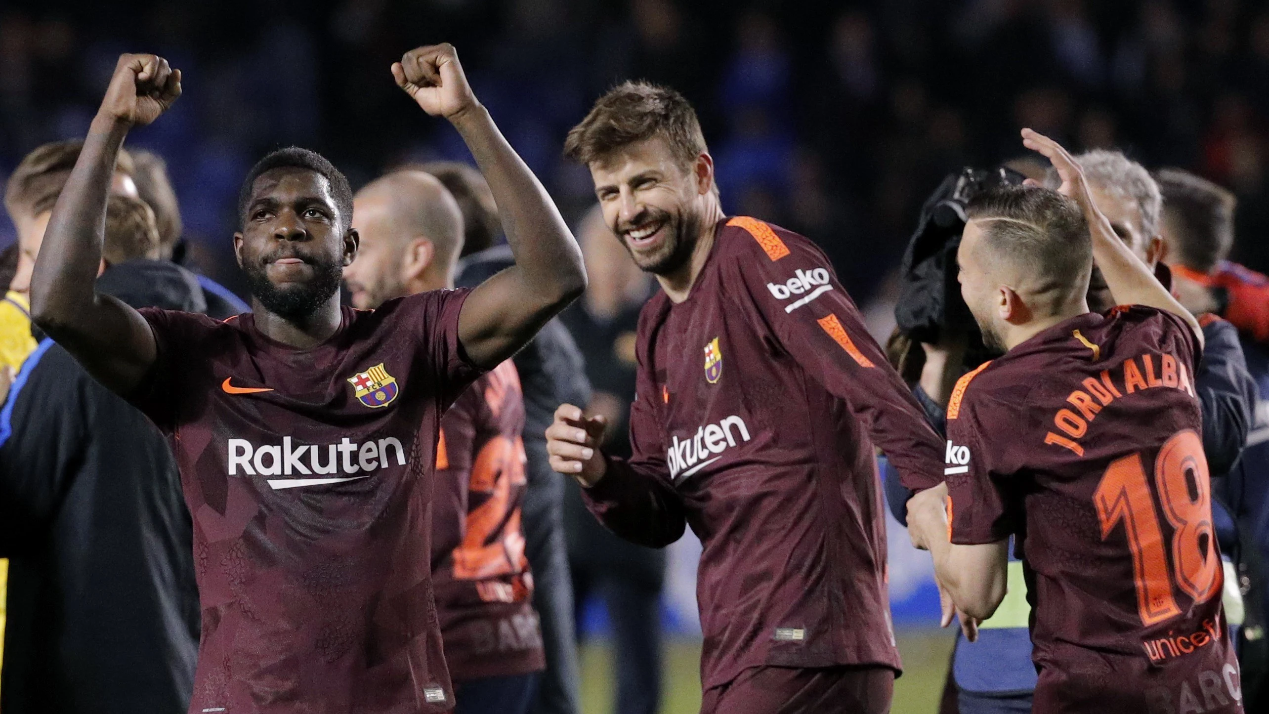 Los jugadores del Barça celebran la Liga en Riazor