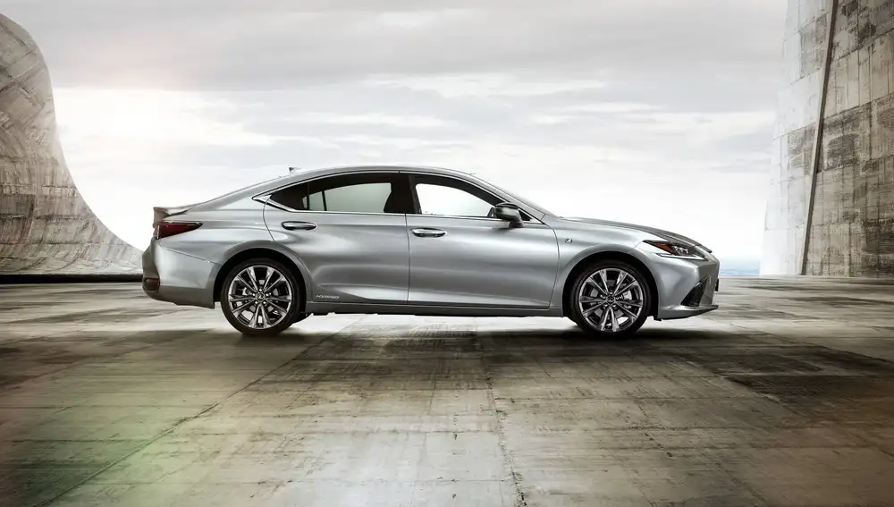 Lexus ES300h,