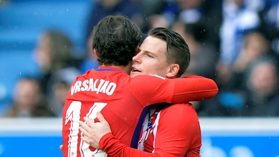 Gameiro se abraza a Vrsaljko Gameiro se abraza a Vrsaljko