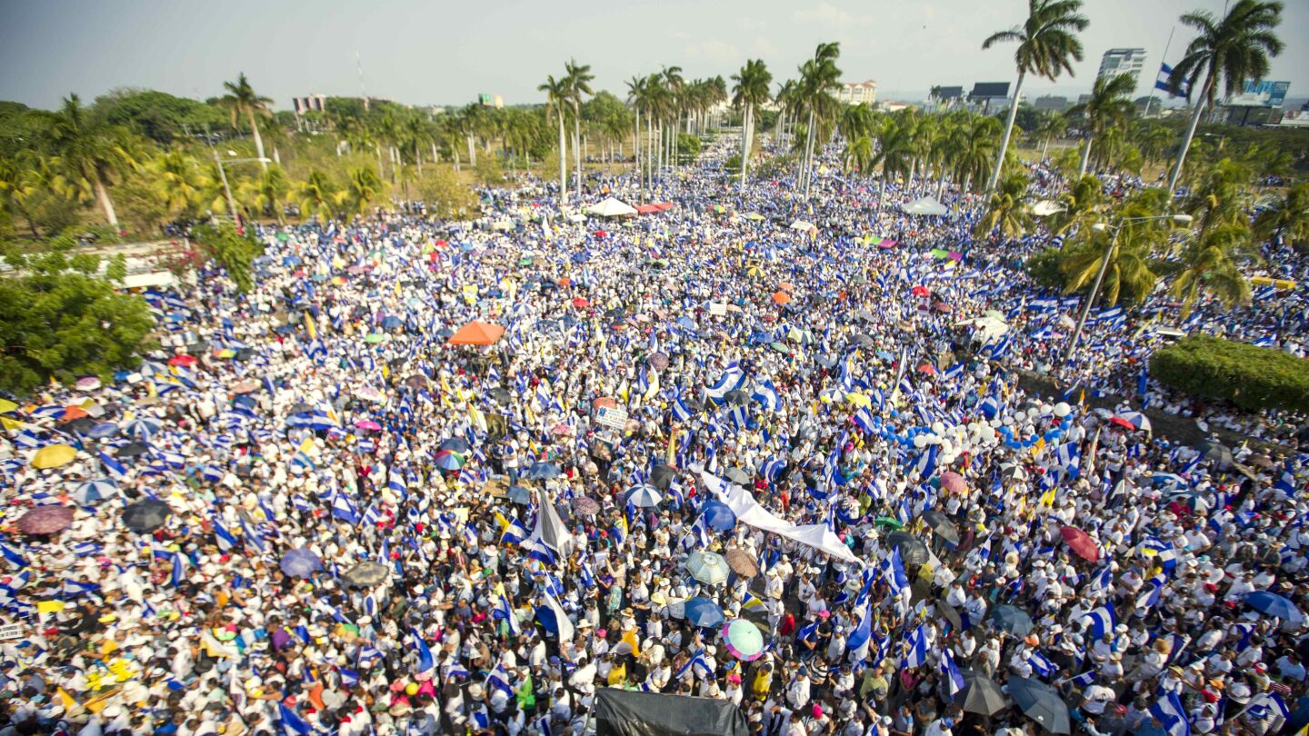 Miles de personas piden justicia para los j&oacute;venes que fueron asesinados en las manifestaciones en Nicaragua