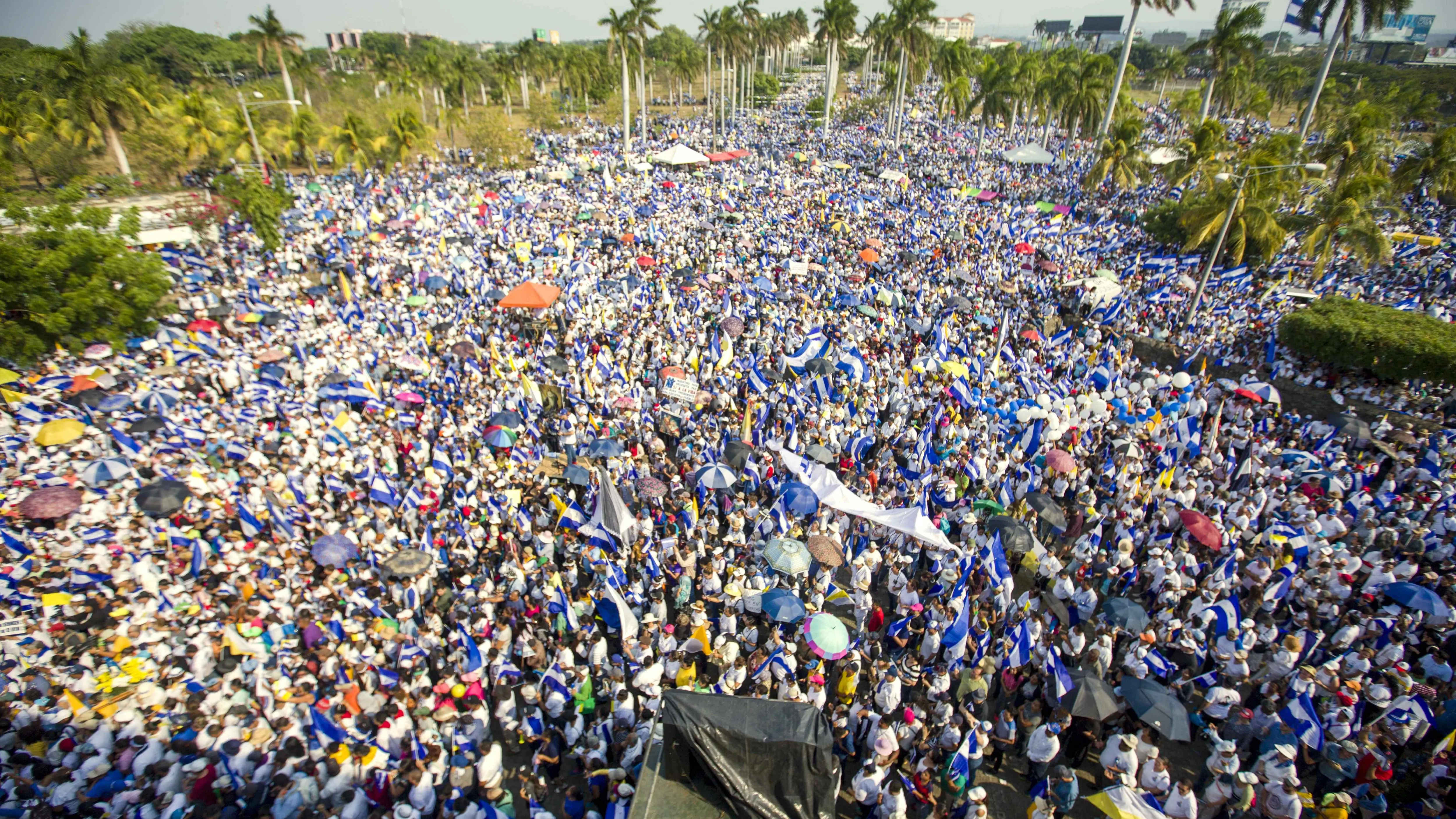 Miles de personas piden justicia para los jóvenes que fueron asesinados en las manifestaciones en Nicaragua