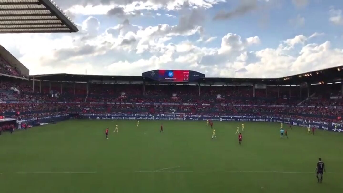 El estadio de Osasuna clama contra la sentencia de 'La Manada': "No es abuso, es violaci&oacute;n"