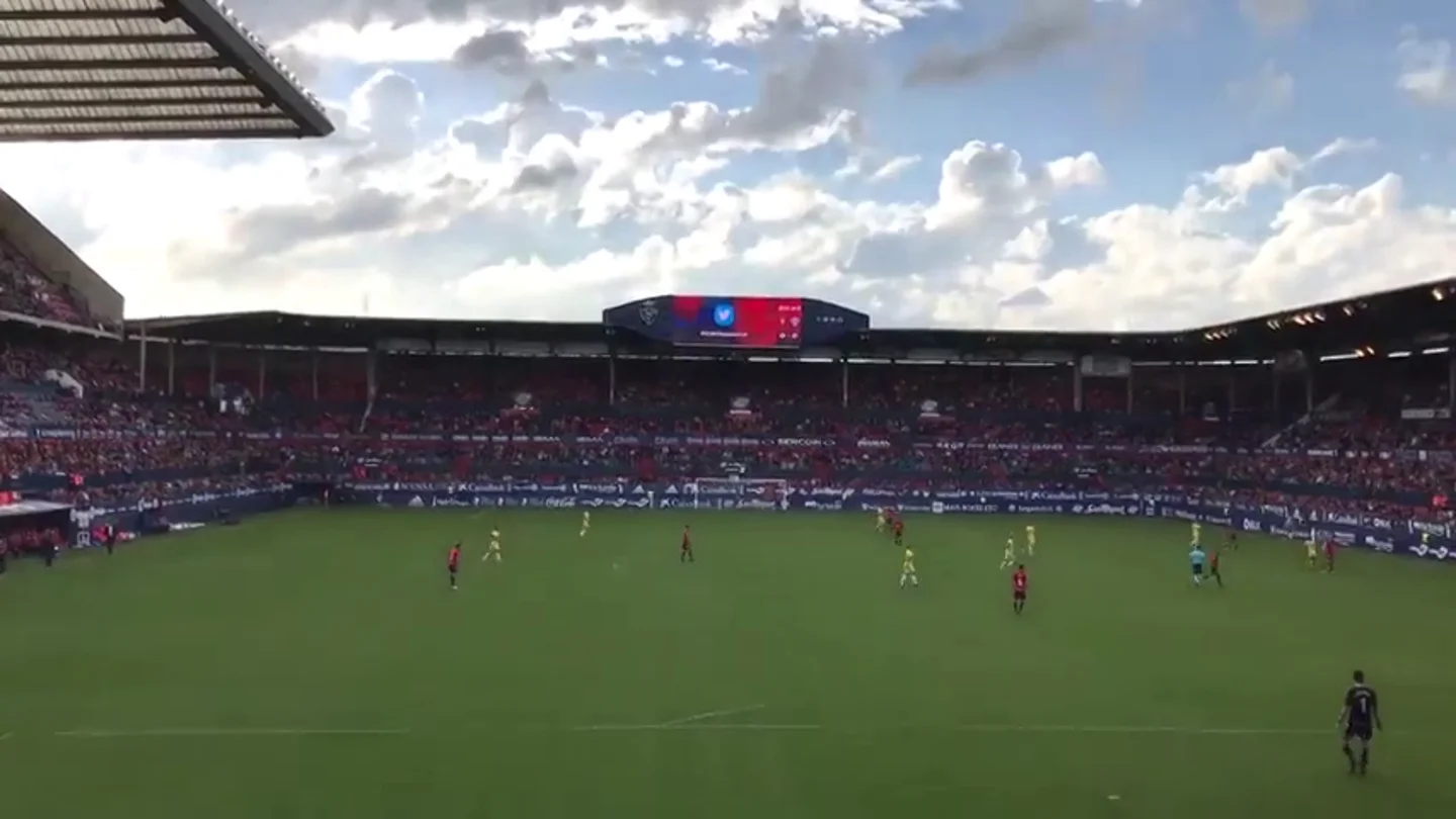El estadio de Osasuna clama contra la sentencia de 'La Manada': "No es abuso, es violación" El estadio de Osasuna clama contra la sentencia de 'La Manada': "No es abuso, es violación"