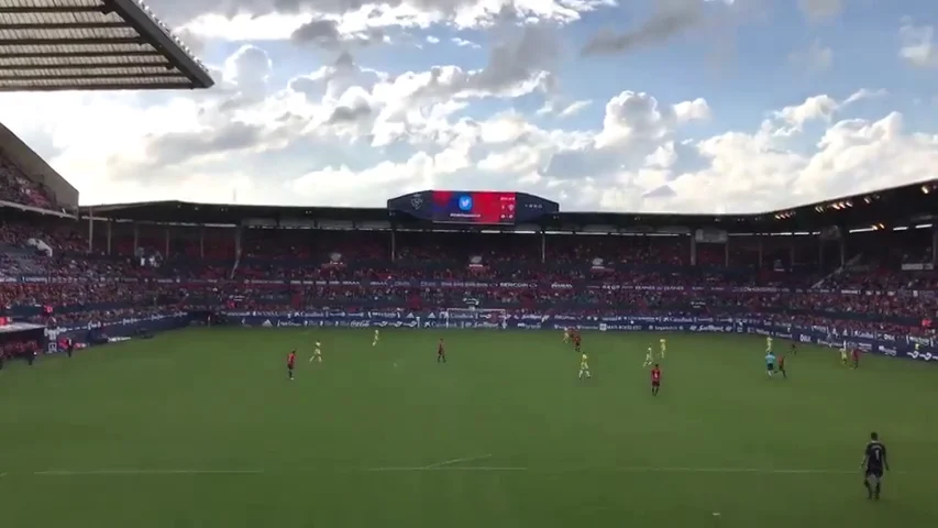 El estadio de Osasuna clama contra la sentencia de 'La Manada': "No es abuso, es violación"