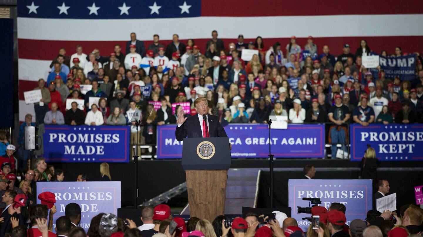 Donald Trump durante el mitin en Michigan
