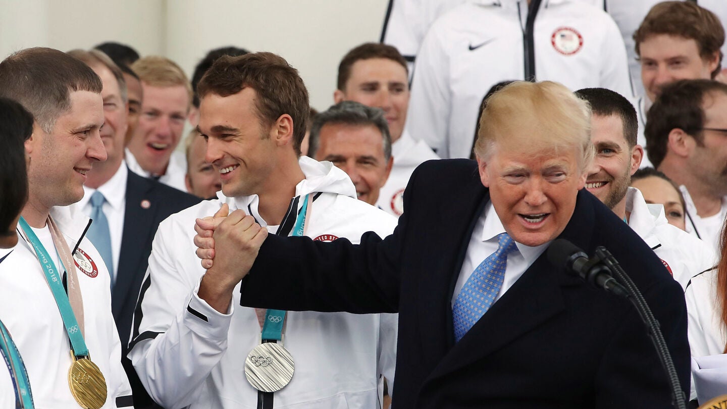Donald Trump, con la delegaci&oacute;n paral&iacute;mpica de Estados Unidos