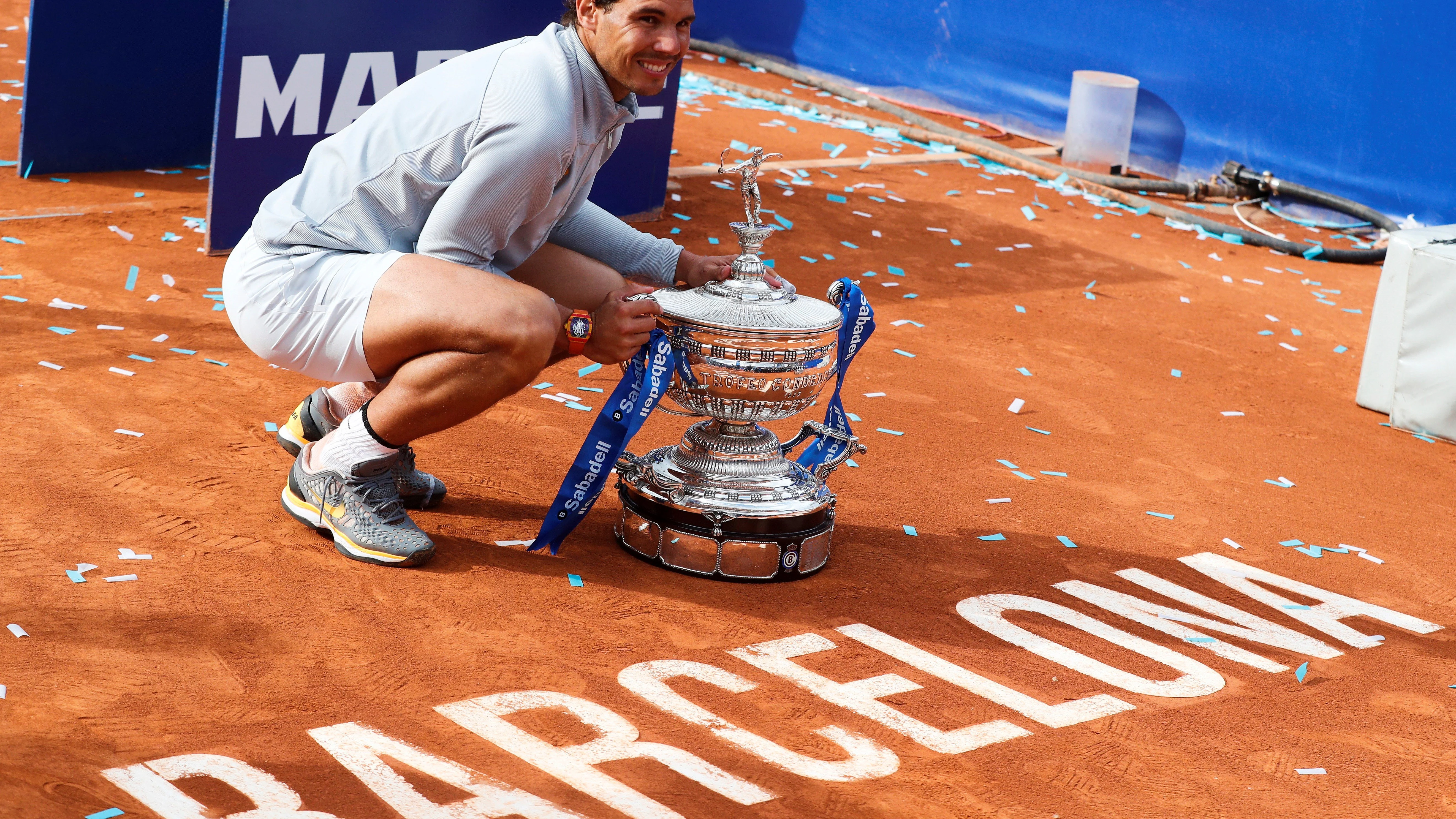 Rafa Nadal posa con su XI Godó