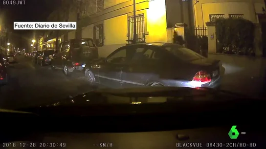 Lanzan piedras contra un vehículo Cabify en Sevilla Lanzan piedras contra un vehículo Cabify en Sevilla