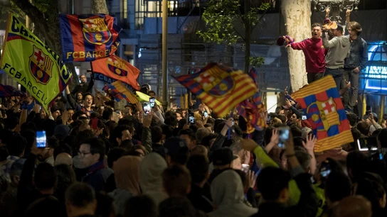 La afición del Barça, en Canaletas La afición del Barça, en Canaletas