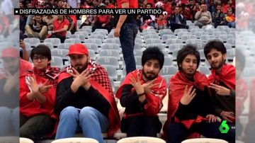 Cinco mujeres iraníes logran entrar con barbas y pelucas a un estadio de fútbol, algo prohibido por el régimen