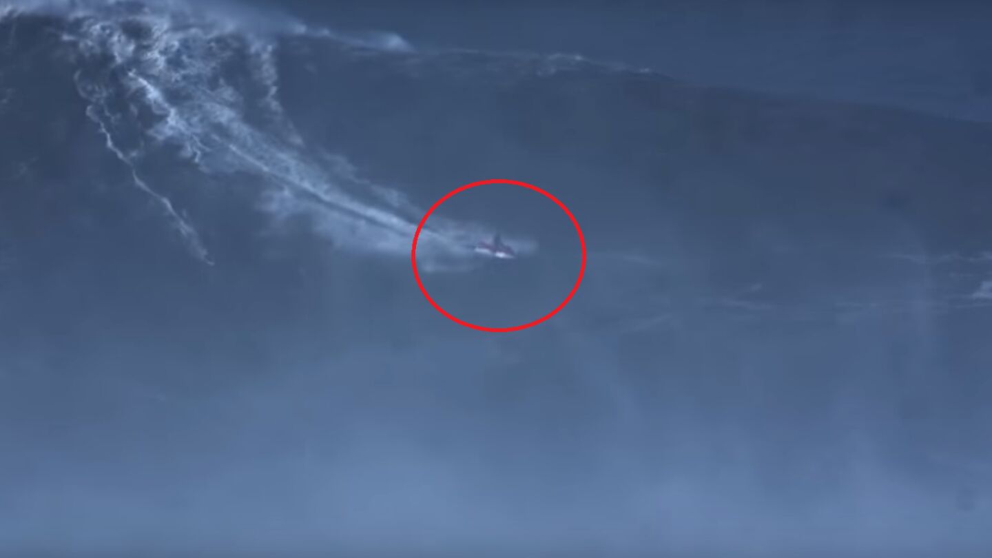 Rodrigo Koxa, surfeando la ola m&aacute;s grande de la historia