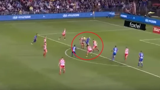 El golazo de espuela de Riley McGree El golazo de espuela de Riley McGree