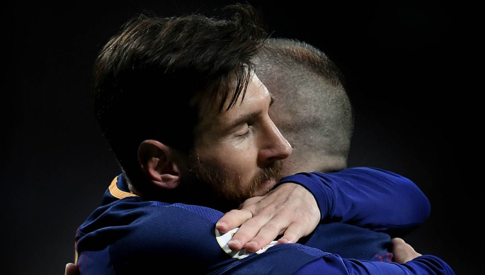 Lionel Messi, con Iniesta