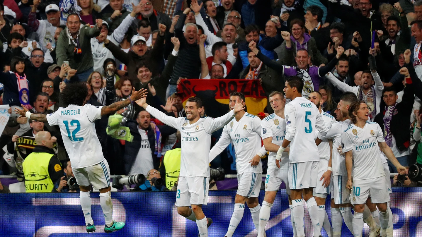 Los jugadores del Real Madrid celebran el segundo gol de Benzema Los jugadores del Real Madrid celebran el segundo gol de Benzema