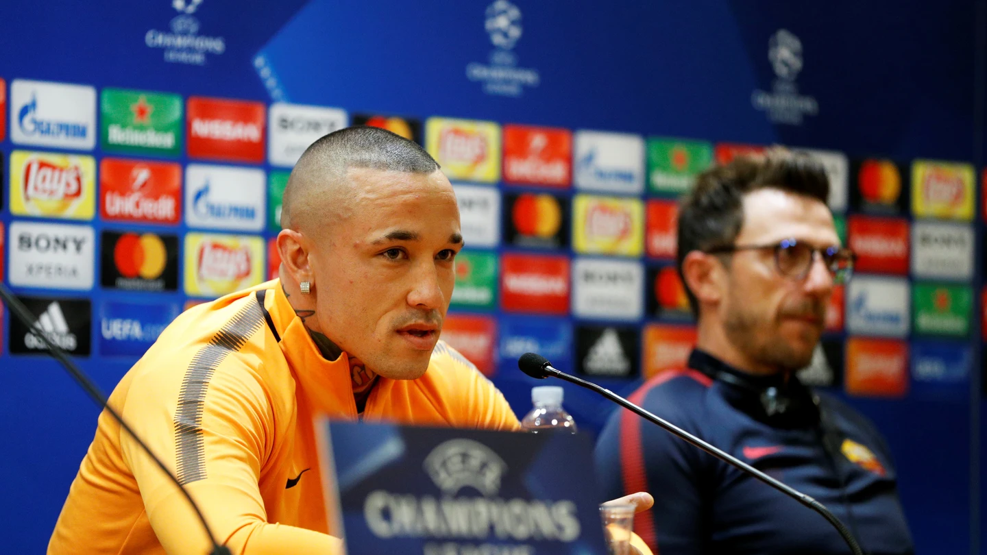 Radja Nainggolan, en rueda de prensa Radja Nainggolan, en rueda de prensa