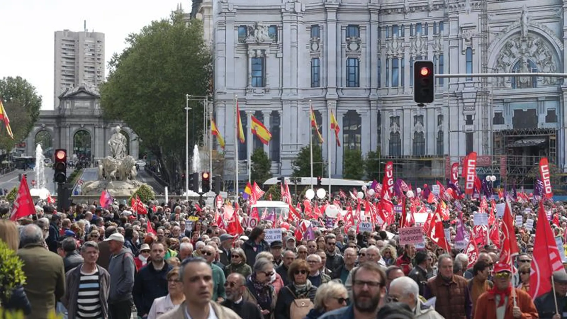 Miles de personas participan en la manifestación celebrada en Madrid con motivo del Primero de Mayo