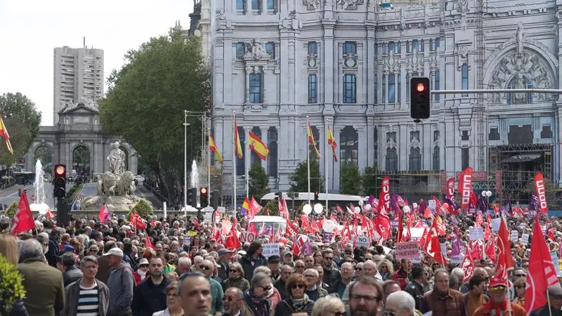 Miles de personas participan en la manifestación celebrada en Madrid con motivo del Primero de Mayo