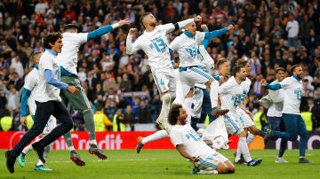 Los jugadores del Real Madrid celebran el pase a la final de Kiev