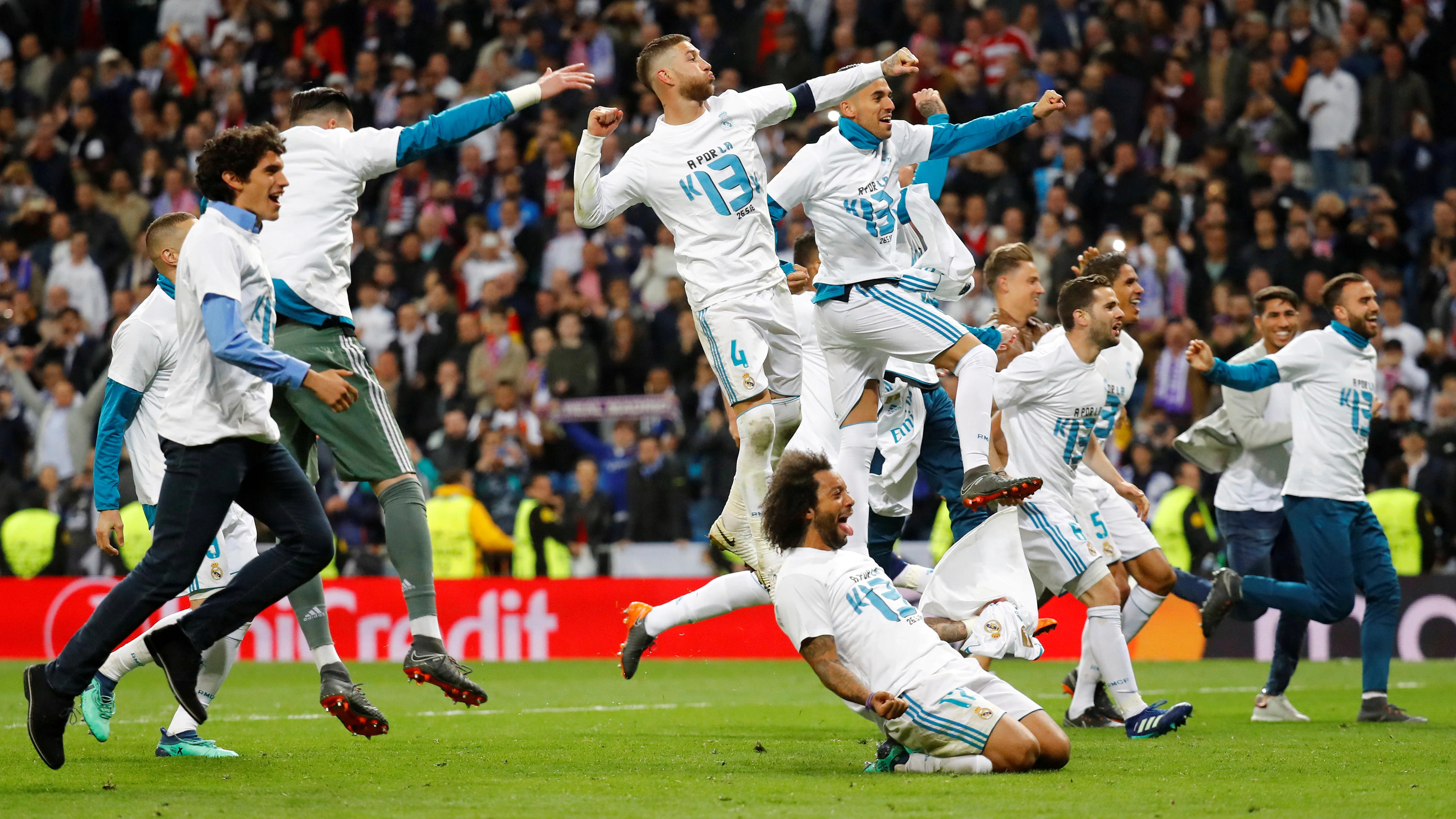 Los jugadores del Real Madrid celebran el pase a la final de Kiev