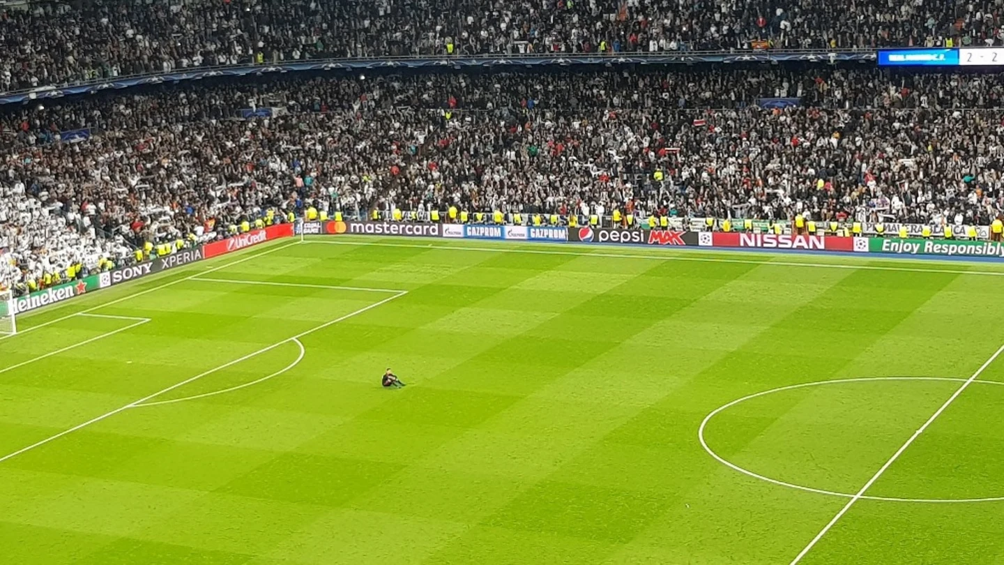 Ulreich, hundido sobre el césped del Bernabéu Ulreich, hundido sobre el césped del Bernabéu