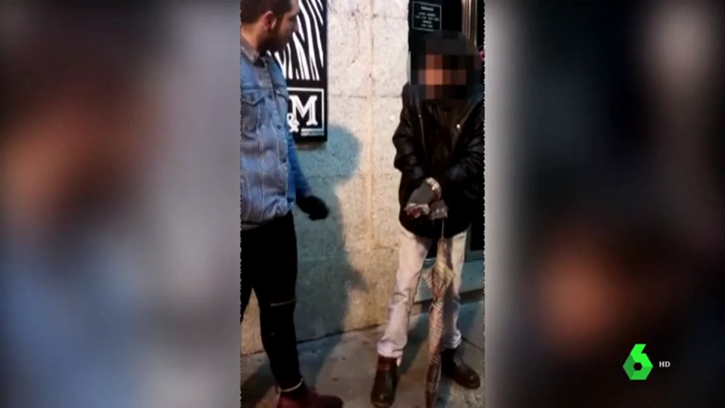 Detenido el menor que grabó y colgó en Internet la agresión a un toxicómano en O Carballiño Detenido el menor que grabó y colgó en Internet la agresión a un toxicómano en O Carballiño