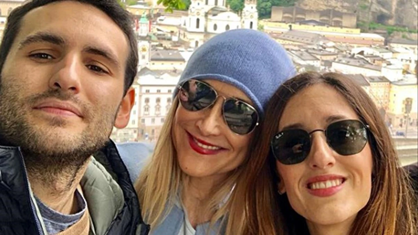 Cristina Cifuentes reaparece con sus hijos Cristina Cifuentes reaparece con sus hijos